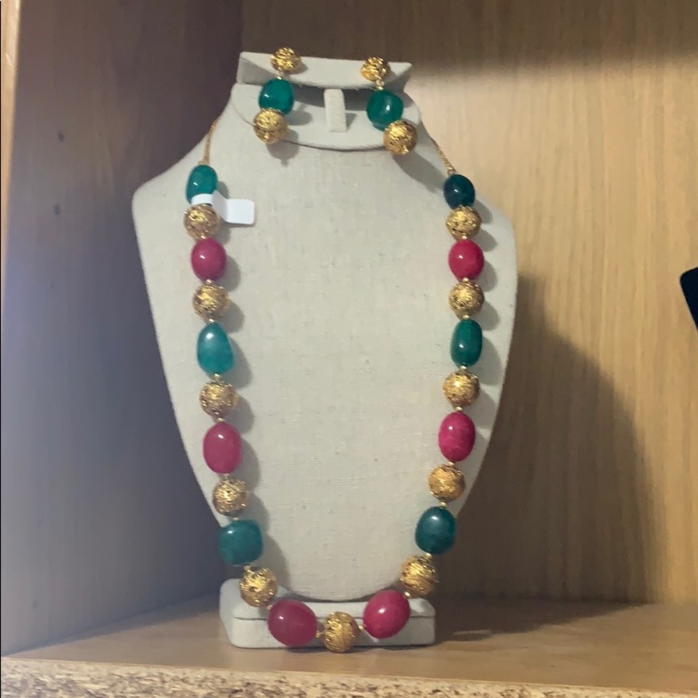 jem stone necklace with earrings